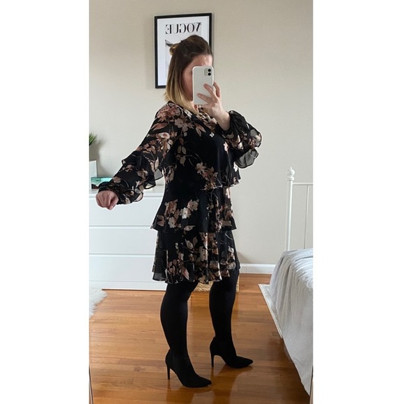 Taylor flowery ruffled dress - Picture 2 of 7